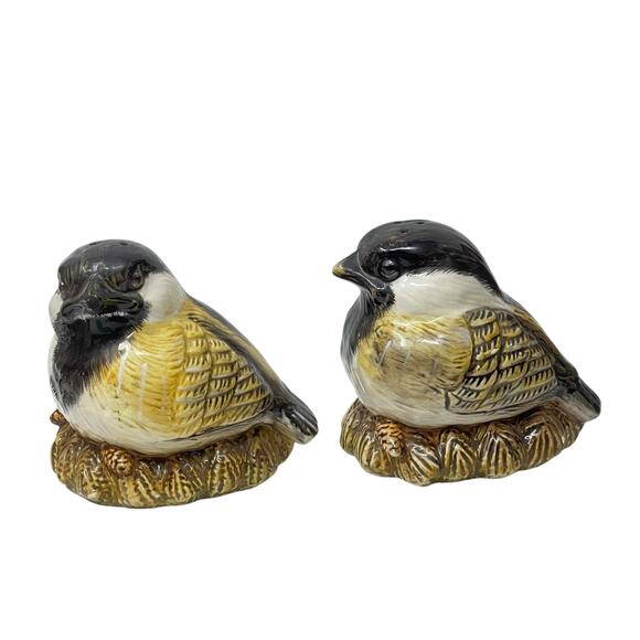 Big Sky Carvers Chickadee Salt & Pepper Shakers Ceramic Birds Vintage - Picture 3 of 8